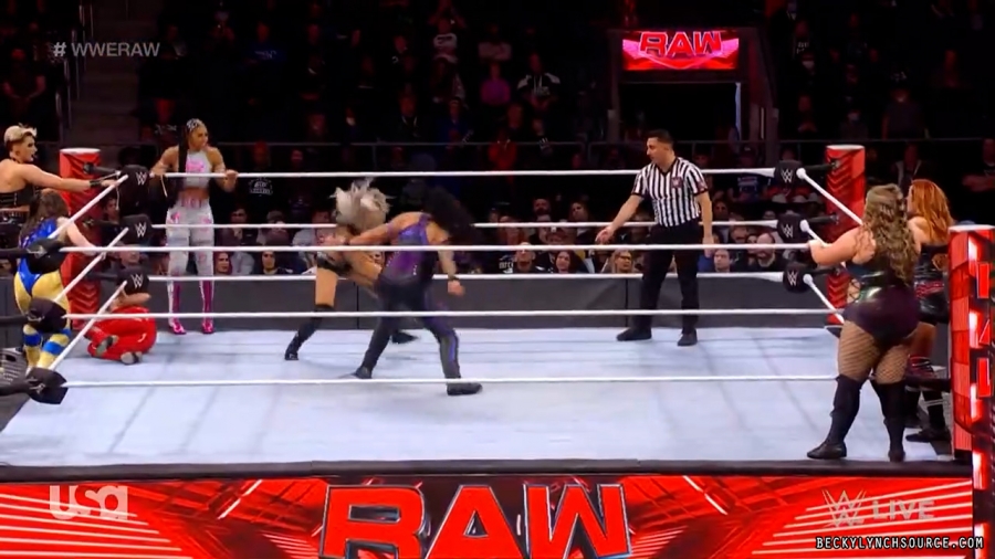 beckyraw20211129_00_22_47_00_Still1457.jpg