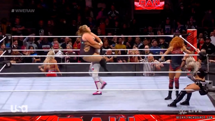 beckyraw20211129_00_25_51_15_Still1548.jpg