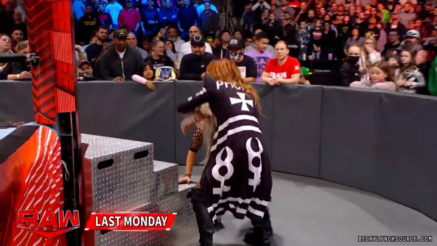 beckyraw20211220_00_00_33_15_Still046.jpg