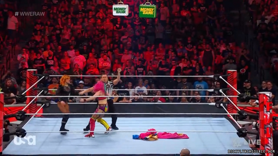 beckyraw20220620_00_21_56_00_Still1227.jpg