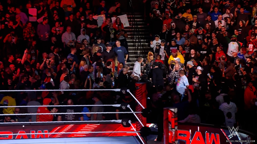 beckyraw20221128_00_03_50_15_Still430.jpg