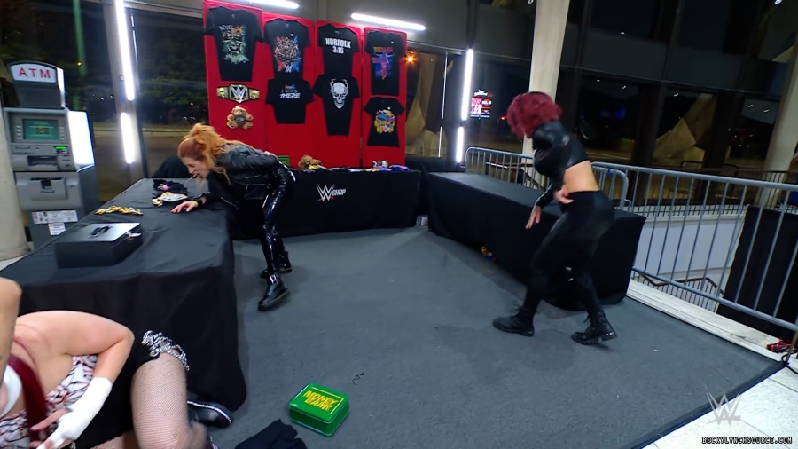 beckyraw20221128_00_09_13_15_Still900.jpg