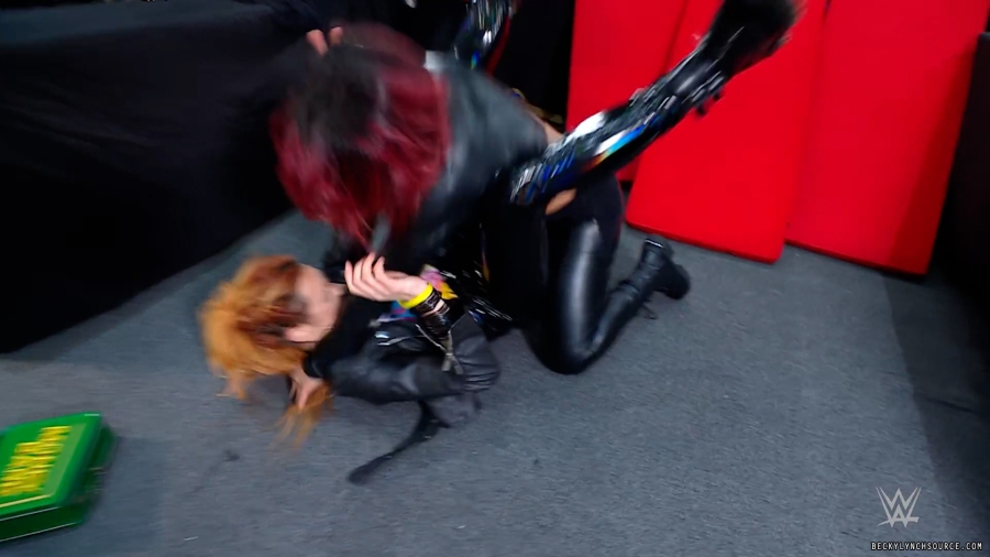 beckyraw20221128_00_09_30_11_Still934.jpg