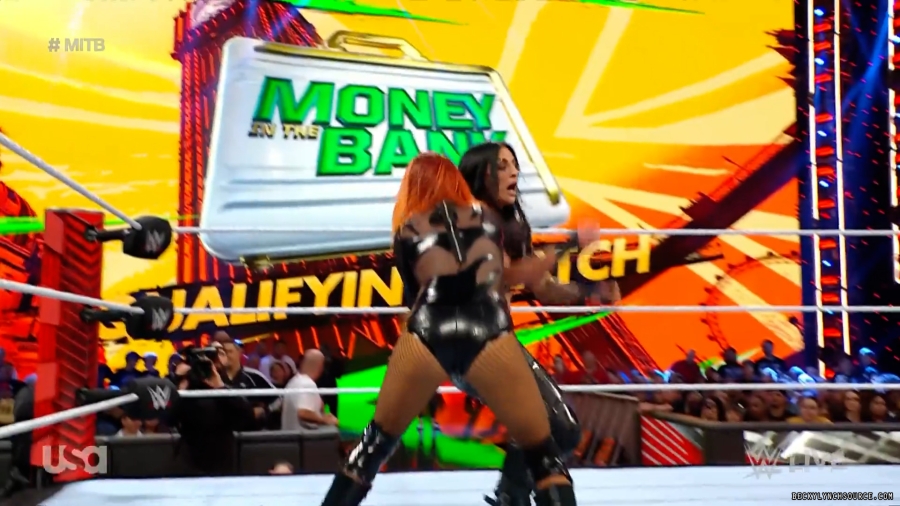 beckyraw20230605_00_03_28_05_Still963.jpg