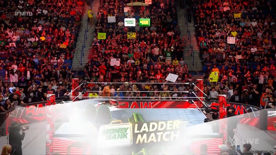 beckyraw20230605_00_03_37_20_Still1005.jpg