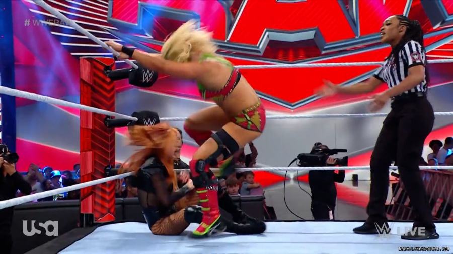 beckyraw20230710_00_01_35_15_Still394.jpg