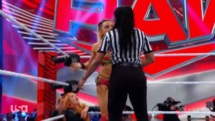 beckyraw20230710_00_01_36_05_Still398.jpg