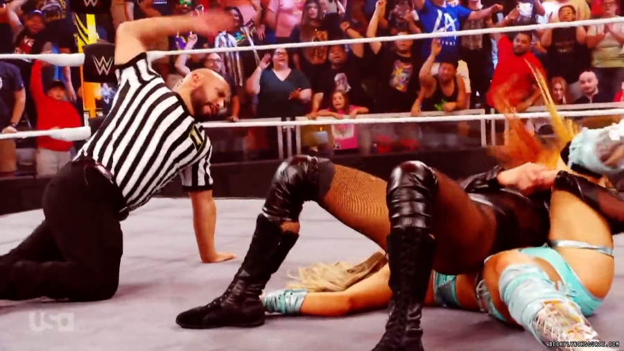 beckyraw20231225_00_00_16_25_Still069.jpg
