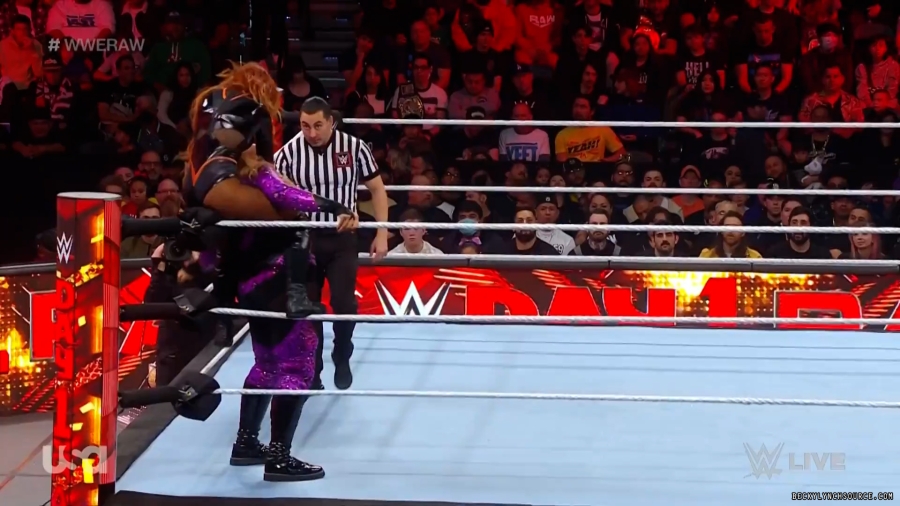 beckyraw20240101_00_02_26_15_Still606.jpg