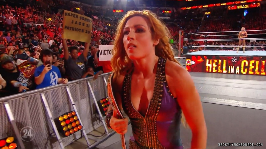 beckywwe24theman_Still1747.jpg